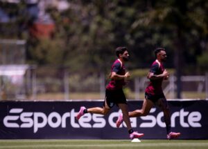 Corinthians se reapresenta no CT sem Memphis e Carrillo