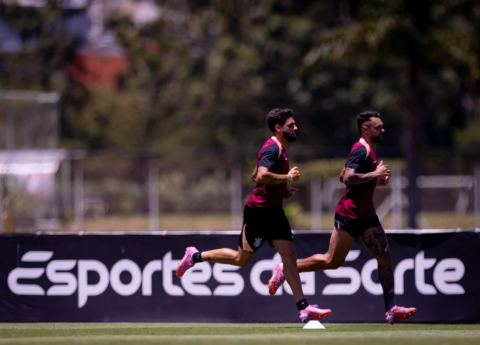 Corinthians se reapresenta no CT sem Memphis e Carrillo