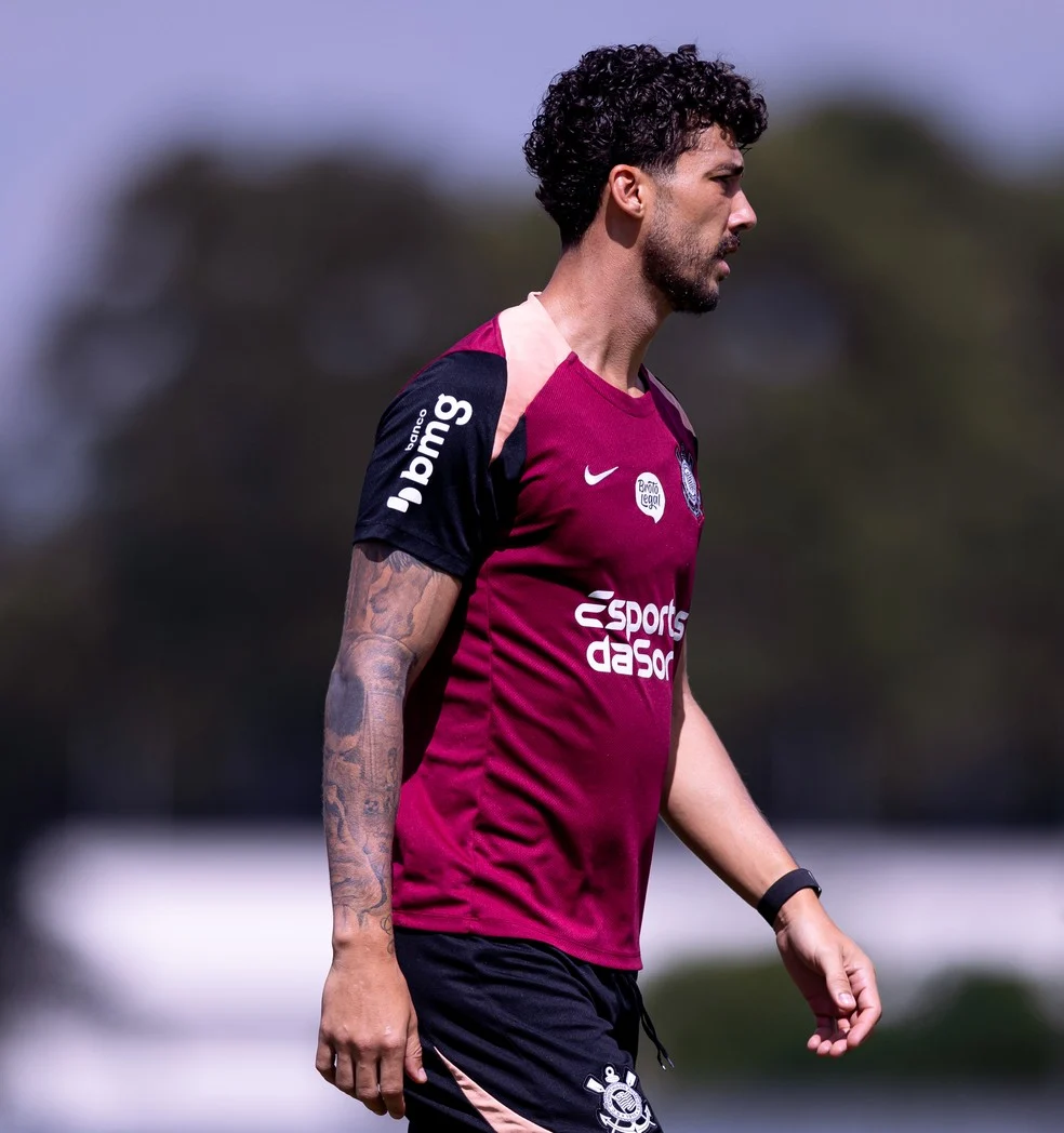 Gustavo Henrique durante treino no CT Joaquim Grava