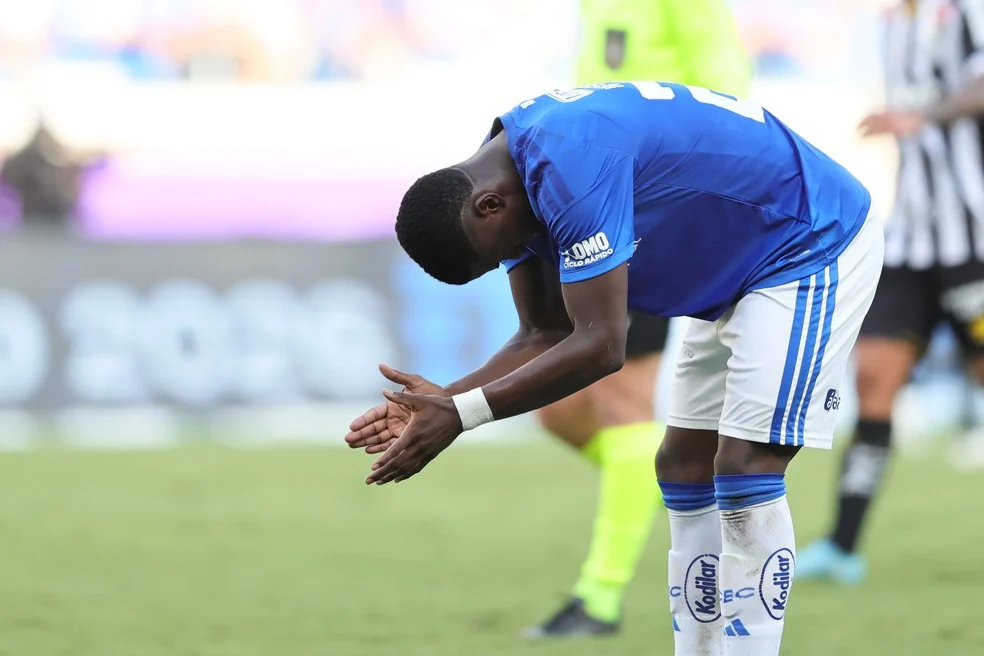 Néiser Villarreal em ação pelo Cruzeiro