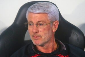 Odair Hellmann fala sobre futuro de Viveros no Athletico
