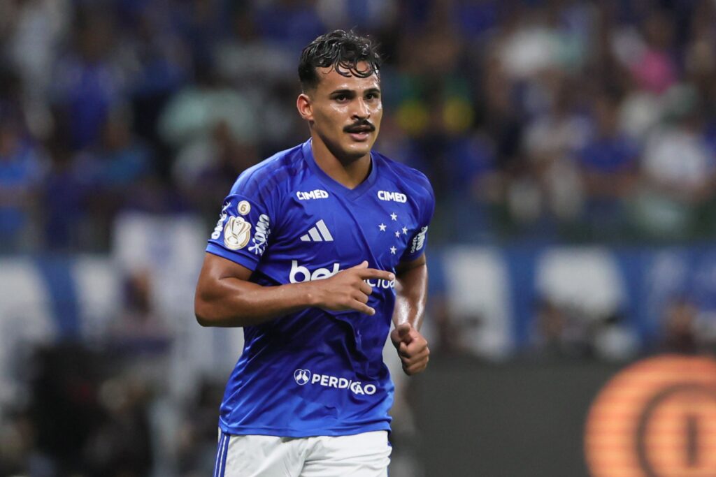 Kaiki em ae7e3o pelo Cruzeiro, lateral-esquerdo titular no time de Artur Jorge