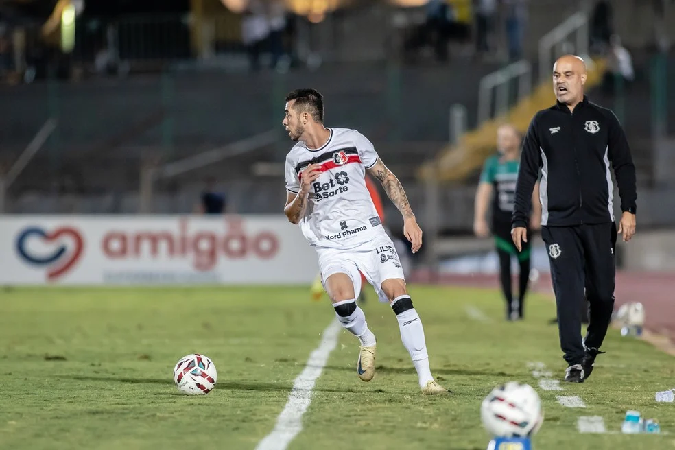 Renato e técnico Cristian de Souza pelo Santa Cruz