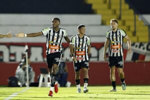 Max em coletiva no clube — Athletic na Ilha do Retiro