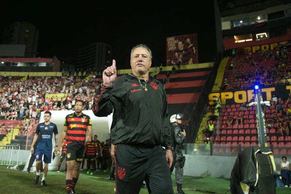 Márcio Goiano em clássico pelo Sport