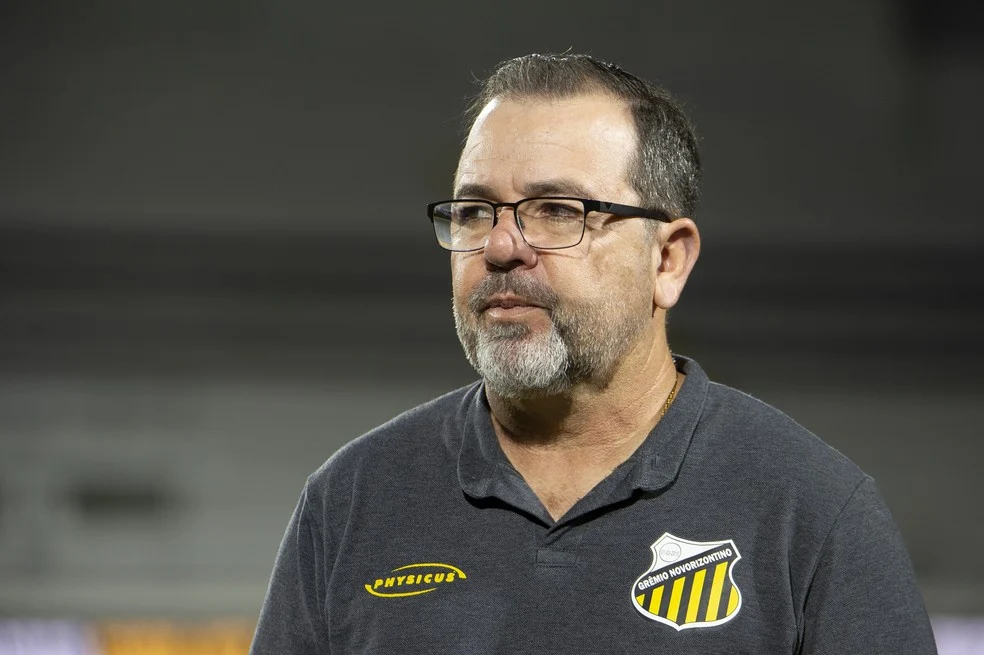 Enderson Moreira durante jogo — Novorizontino no caminho certo
