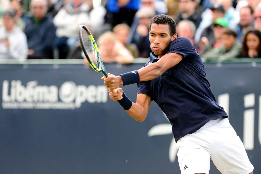 Aliassime estreia na Holanda em quadra