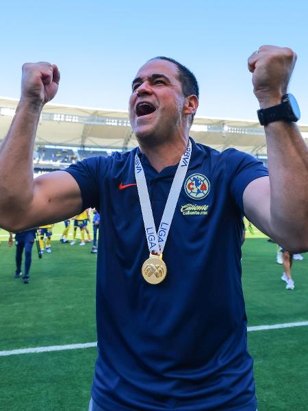 André Jardine comemorando título pelo América-MEX
