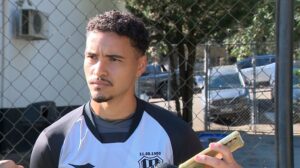 André Lima lesionado em ação pela Ponte Preta
