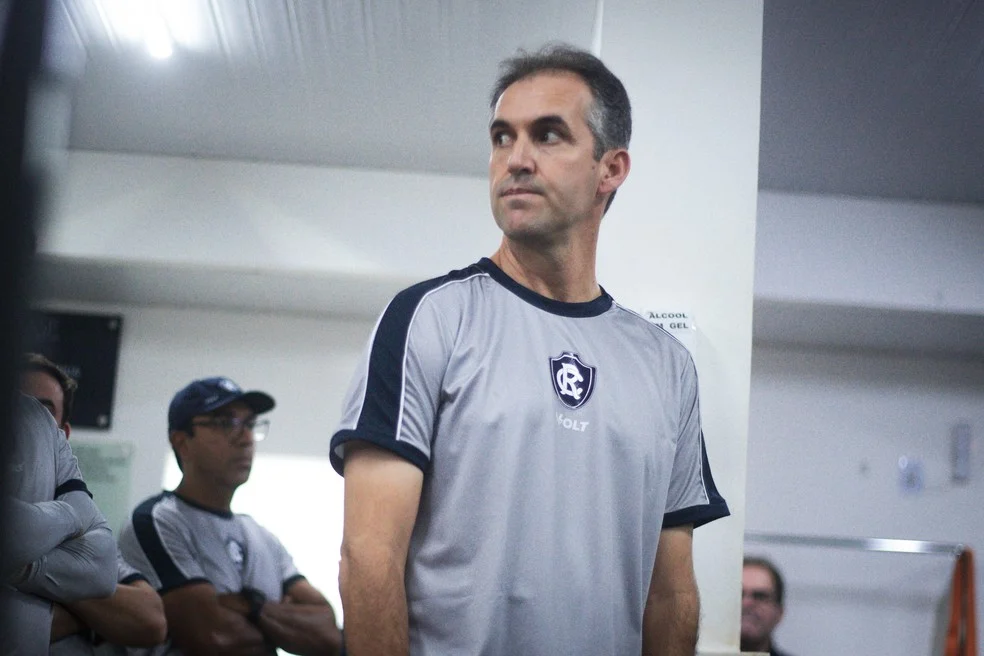 Léo Condé no Remo durante reapresentação