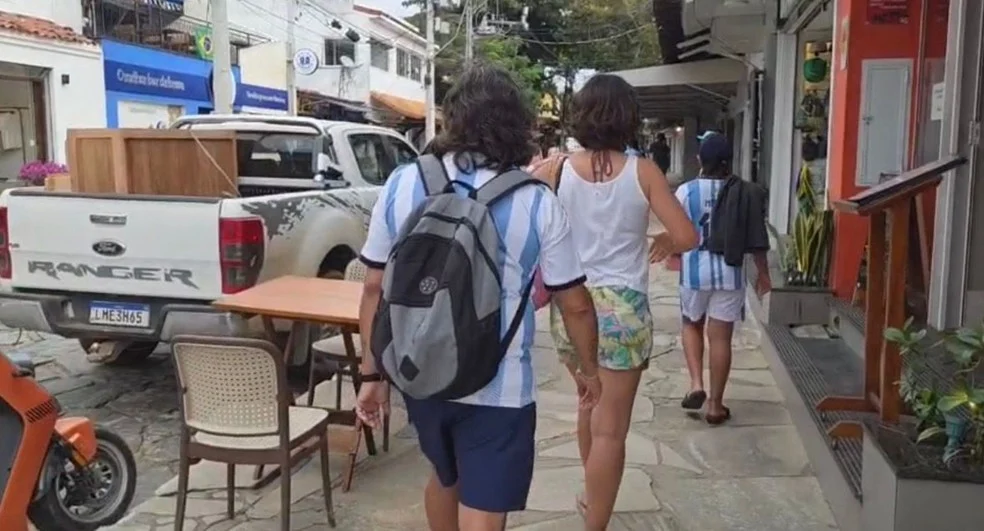 Torcedores celebram a vitória da Argentina em Búzios — Argentina em Búzios