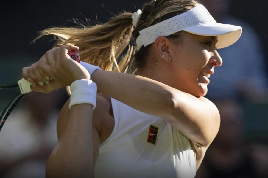 Navarro vence Badosa em estreia em Wimbledon