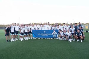 Elenco com faixa em apoio a Balerdi cortado