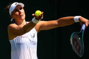 Bia perde na estreia: saque em dificuldade durante partida em Wimbledon