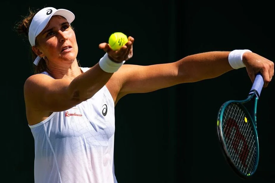 Bia perde na estreia: saque em dificuldade durante partida em Wimbledon