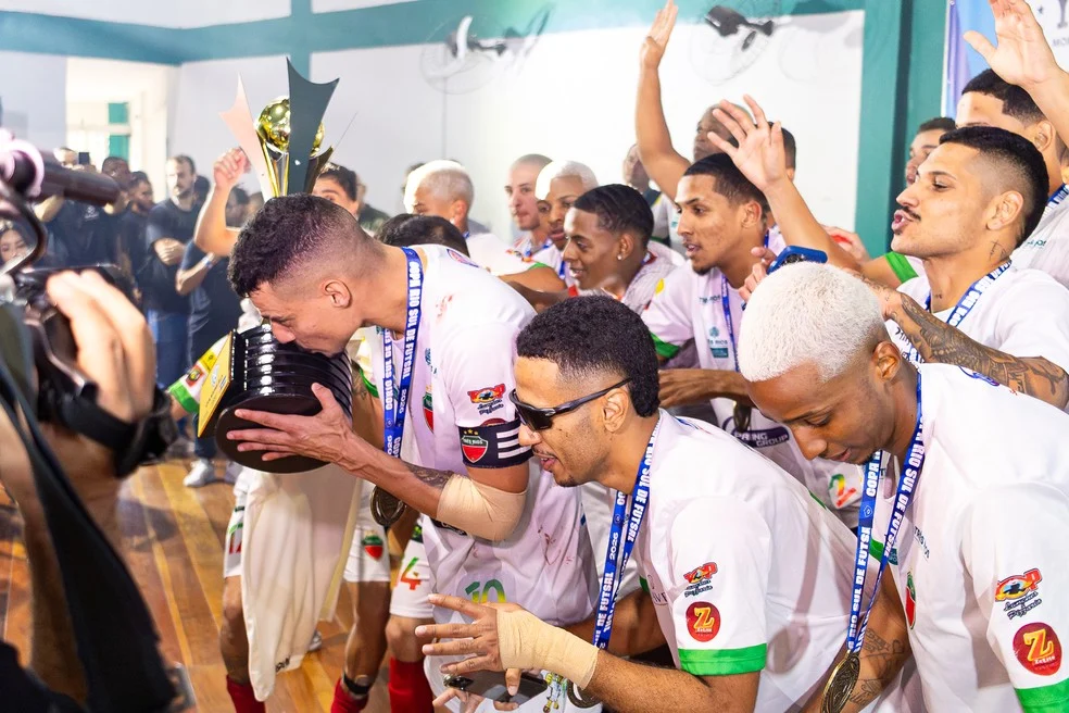 Três Rios tetracampeã da Copa Rio Sul de Futsal — torcida e atletas comemoram