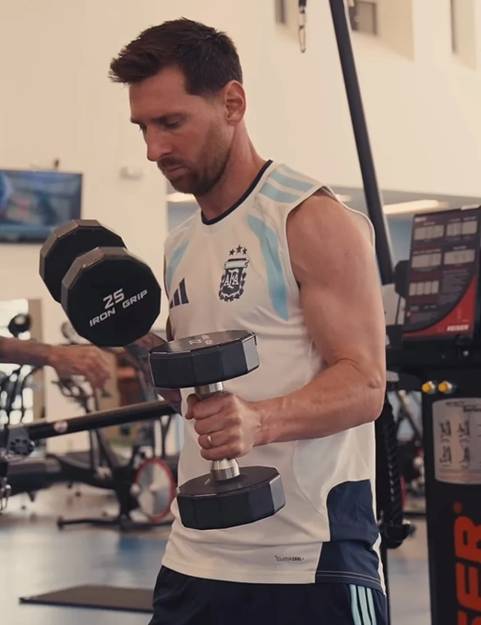 Messi 39 anos treinando na academia