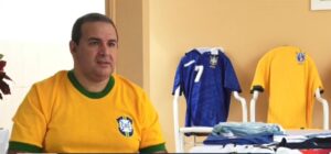 Pernambucano coleciona camisas históricas da Copa do Mundo