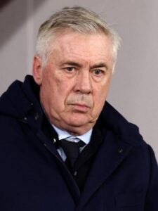 Carlo Ancelotti durante treino da seleção brasileira de futebol