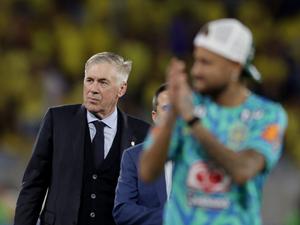 Neymar em tratamento durante a seleção brasileira em Nova Jérsei