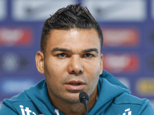 Casemiro durante coletiva da seleção brasileira na Granja Comary
