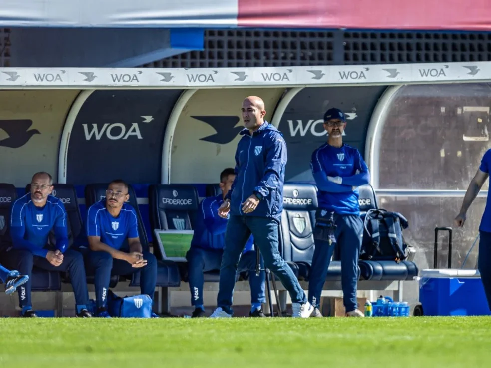 Cauan de Almeida comemorando — Avaí volta a vencer