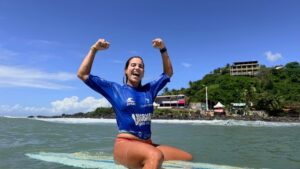 Chloé Calmon em Baía Formosa no Longboard Pro