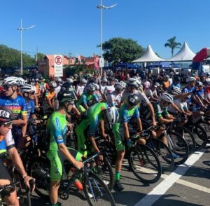 Ciclistas na Subida do Morro da Cruz em Florianópolis