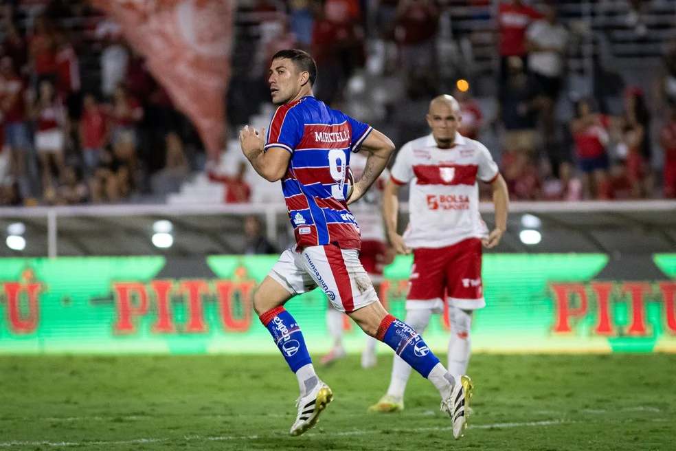Miritello em ação pelo Fortaleza na Série B