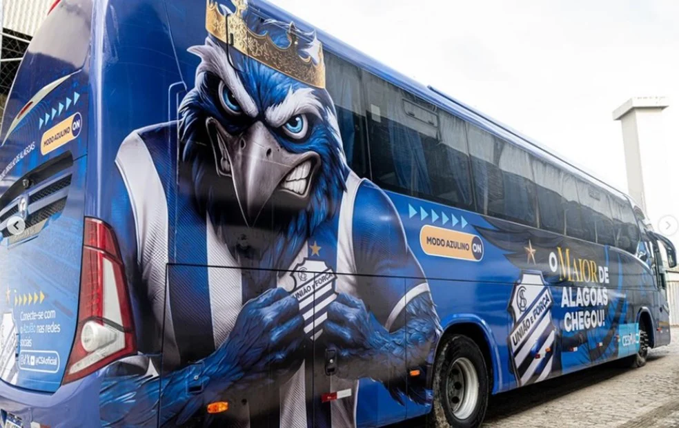 Ônibus do CSA em deslocamento — logística do CSA