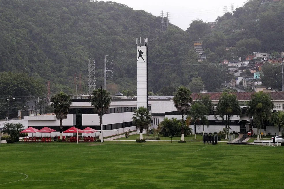 CT Rei Pelé e suspensão do leilão