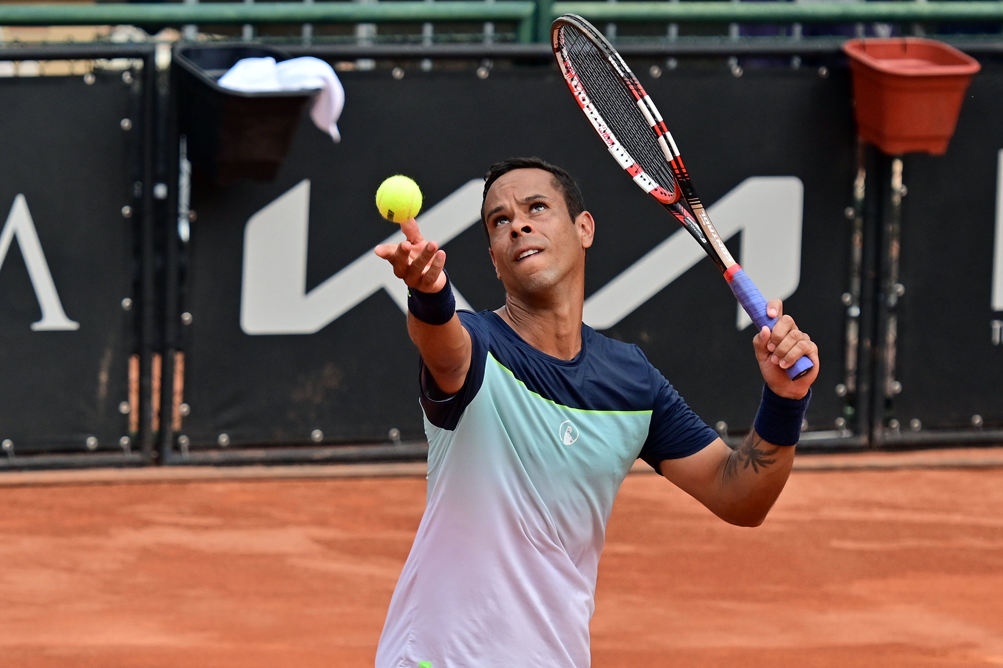 Daniel em quadra no ITF tcheco