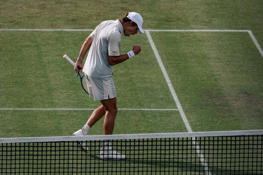 De Minaur finalista grama em torneio na Holanda