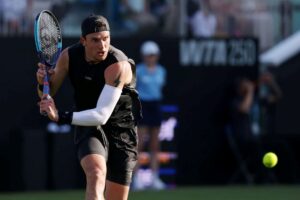 Draper em Eastbourne em ação na quadra