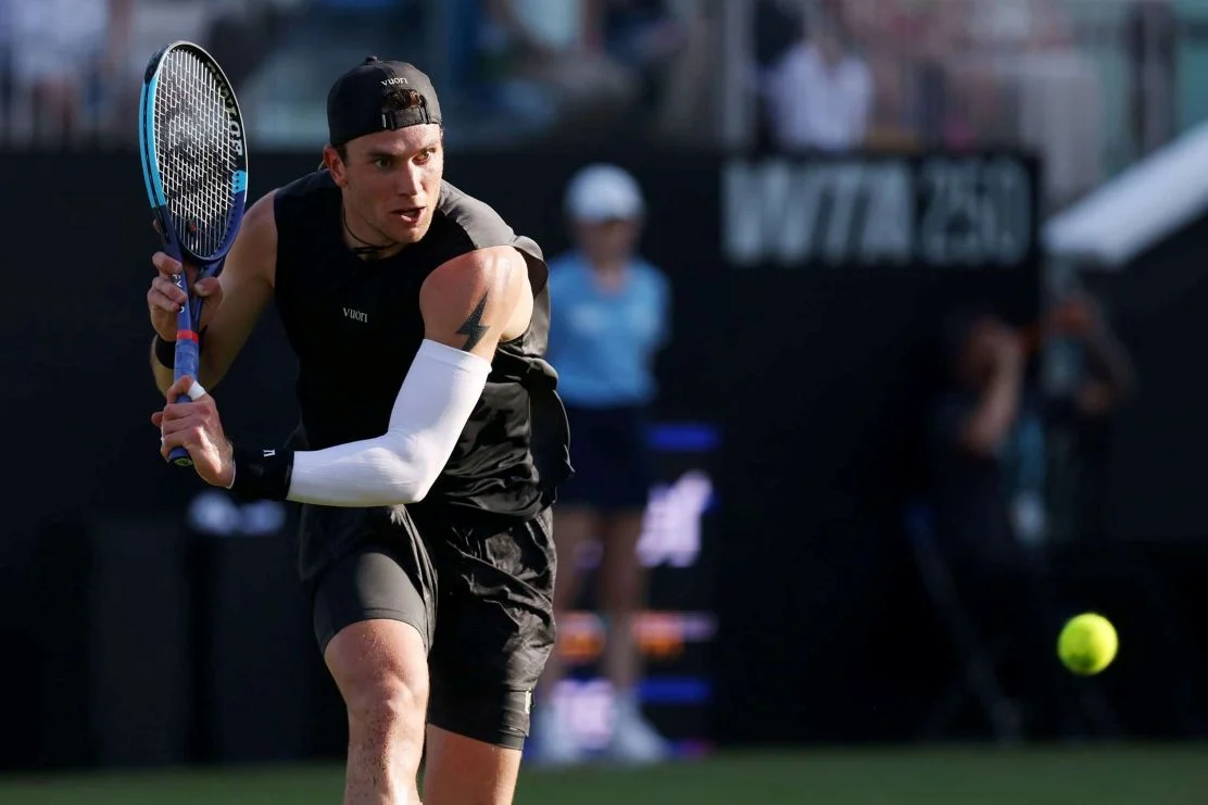 Draper em Eastbourne em ação na quadra