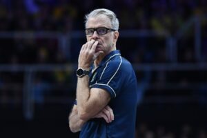 Bernardinho durante coletiva: VNL como teste para a seleção masculina