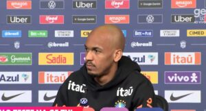 Fabinho durante treino da Seleção; tema é a entrada de Casemiro em Endrick