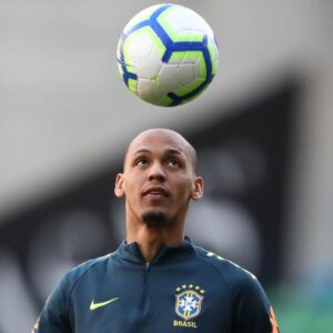 Fabinho, volante da seleção brasileira, em ação