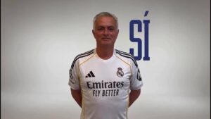 José Mourinho próximo ao estádio do Benfica