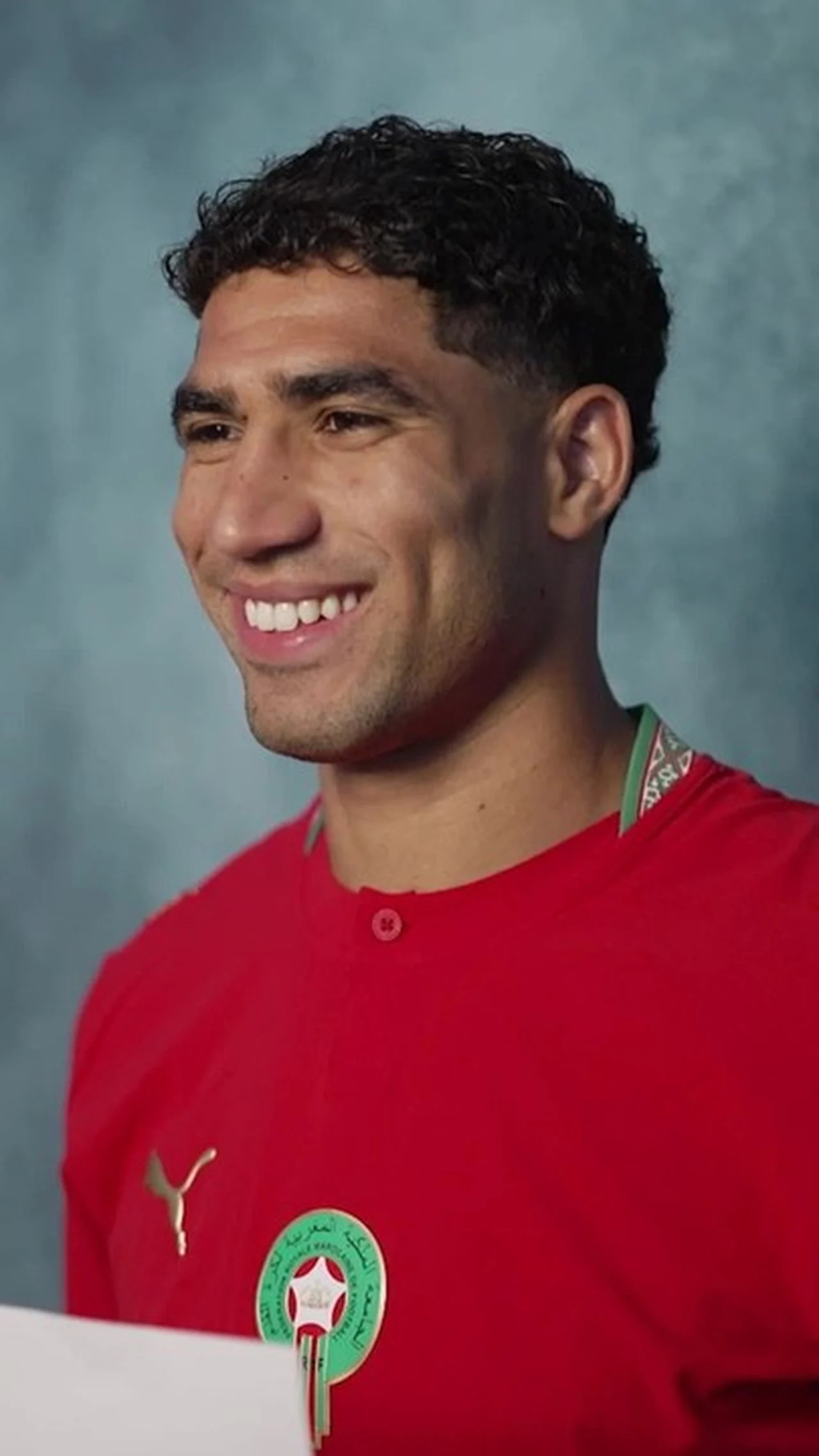 Hakimi repetindo a dancinha do pinguim durante ensaio do Media Day