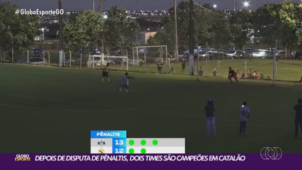 Disputa de pênaltis no Estádio Adib Elias durante torneio amador em Catalão, Goiás