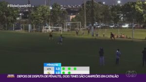 Disputa de pênaltis no Estádio Adib Elias durante torneio amador em Catalão, Goiás