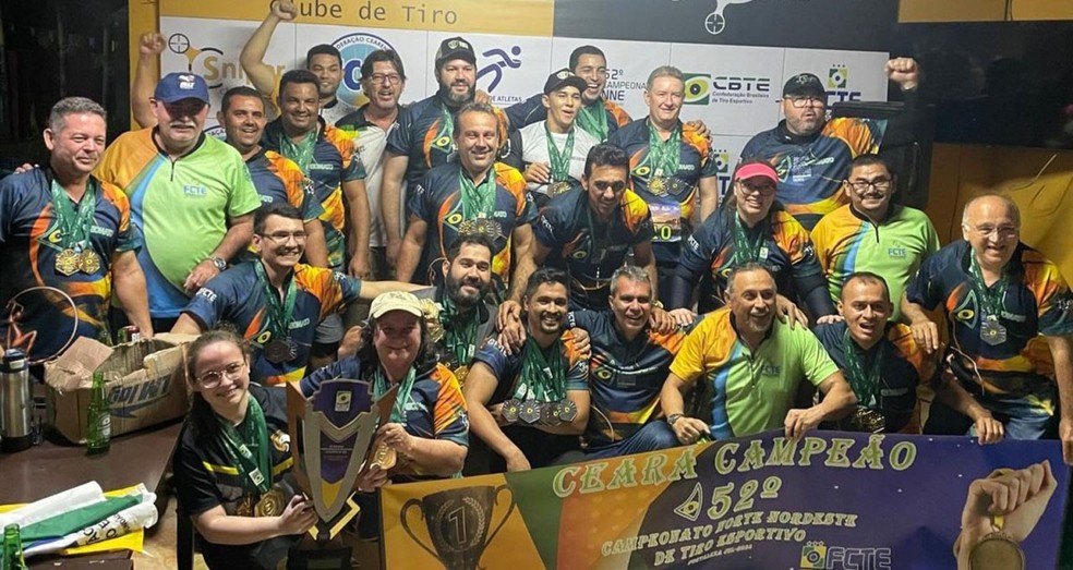 Atletas no Campeonato Norte-Nordeste de Tiro Esportivo em Fortaleza — estande do clube