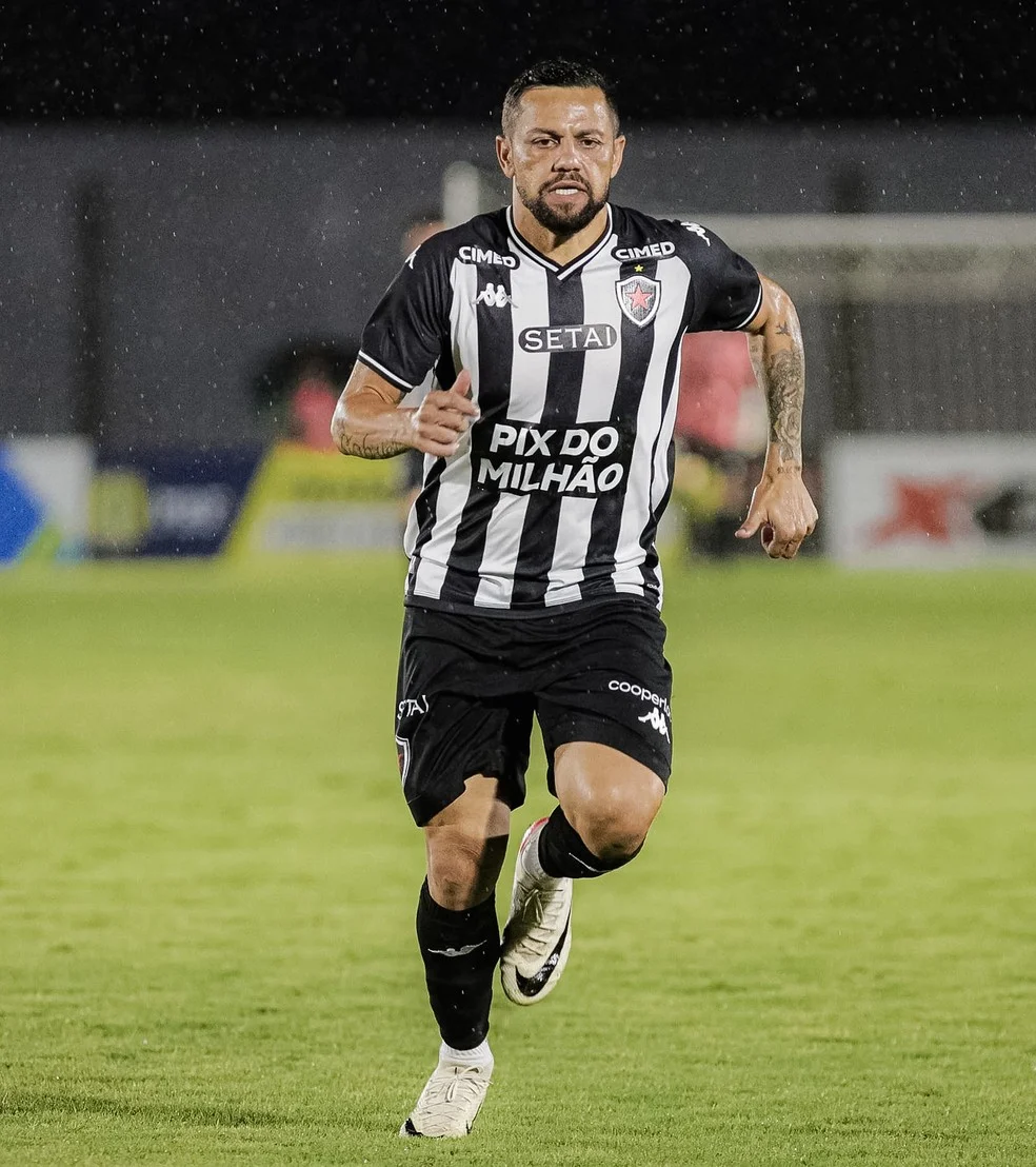Retorno de Felipe Azevêdo | Felipe Azevêdo, atacante do Botafogo-PB