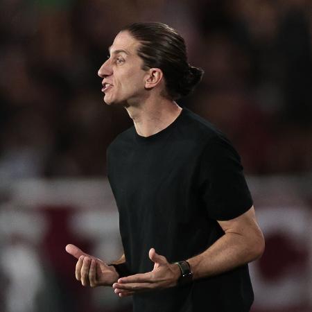 Filipe Luís durante jogo como técnico do Flamengo