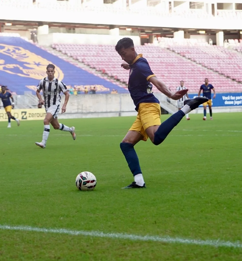 Treze Série D: jogadores do Treze em ação na Arena de Pernambuco