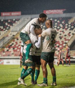 Metropolitano invicto em comemoração após vitória sobre Fluminense