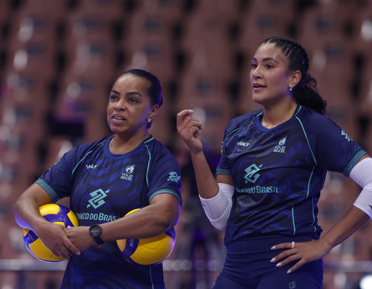 Sassá e Fofão integrando a comissão técnica da seleção brasileira feminina de vôlei