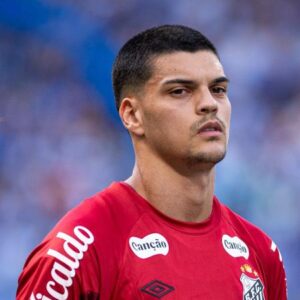 Gabriel Brazão, goleiro do Santos, durante jogo pelo Campeonato Brasileiro