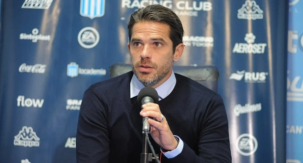Fernando Gago internado no hospital — ex-jogador e técnico